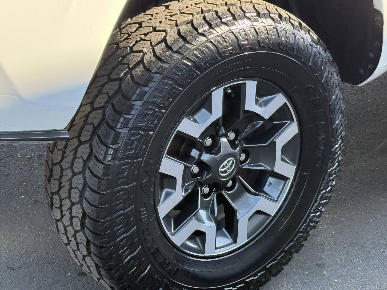 Used 2020 Toyota Tacoma SR w/ SR Convenience Package RWD image 8