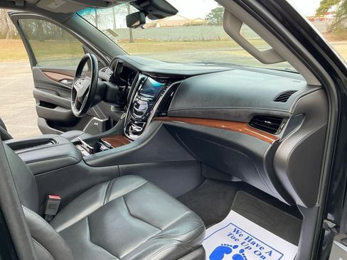 Used 2019 Cadillac Escalade Luxury image 23