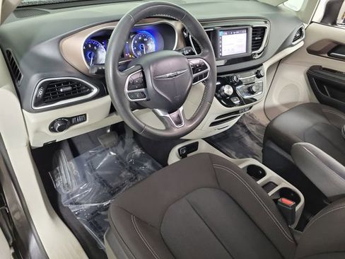 Used 2023 Chrysler Voyager LX FWD image 18