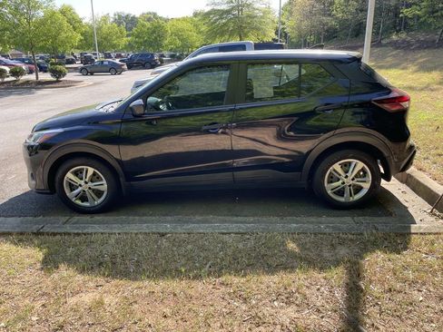 Used 2021 Nissan Kicks S image 2