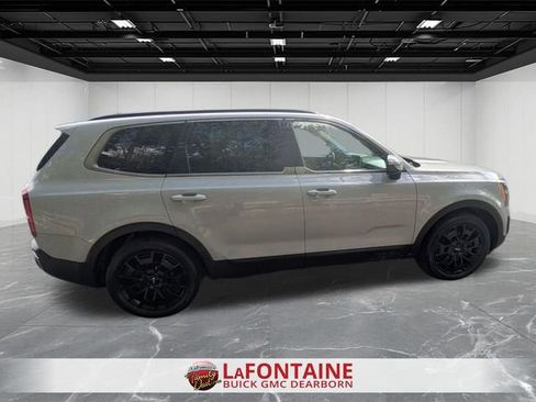 Used 2022 Kia Telluride EX w/ EX Premium Package AWD/4WD image 5