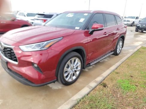 Used 2022 Toyota Highlander Limited image 1