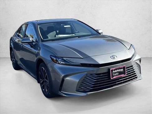 Used 2026 Toyota Camry XLE AWD/4WD image 3