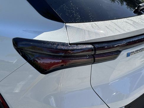Used 2026 Chevrolet Equinox EV LT FWD image 11