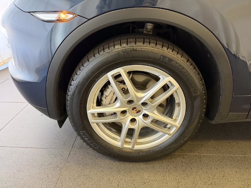 Used 2013 Porsche Cayenne S AWD/4WD image 10