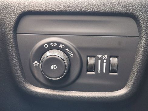 Used 2023 Jeep Grand Cherokee L Limited AWD/4WD image 21