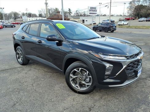 New 2026 Chevrolet Trax LT w/ Driver Confidence Package image 2