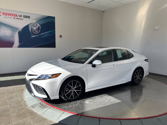 Used 2021 Toyota Camry SE w/ Cold Weather Package AWD/4WD image 3