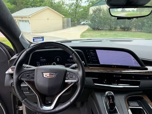 Used 2024 Cadillac Escalade Premium Luxury Platinum w/ Heavy-Duty Trailer Package image 5