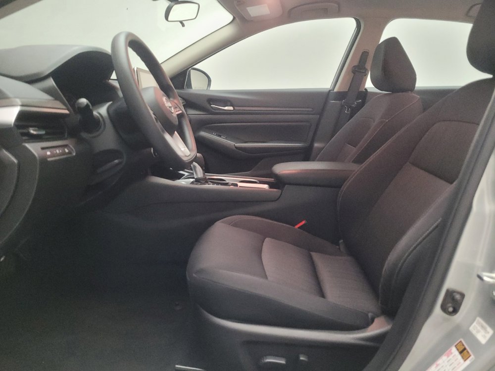 Used 2024 Nissan Altima 2.5 SV FWD image 17