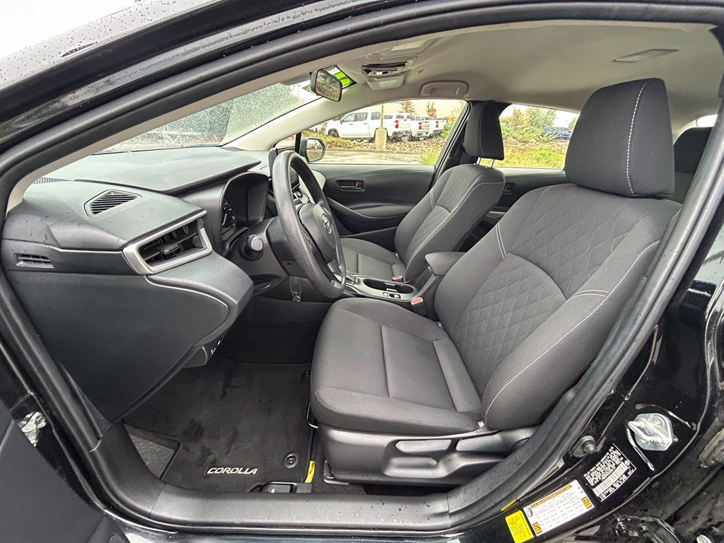 Used 2025 Toyota Corolla LE w/ Carpet Mat Package (TMS) FWD image 12