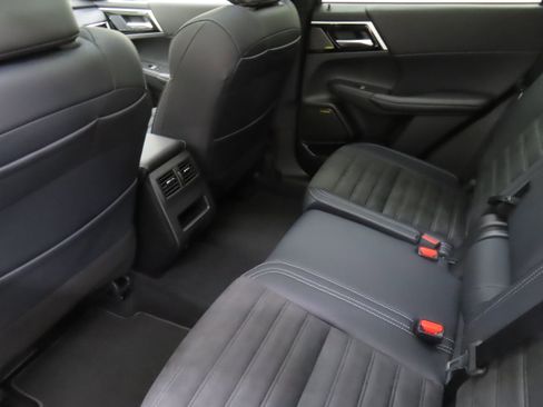 New 2025 Mitsubishi Outlander SE image 22