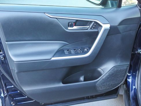 Used 2023 Toyota RAV4 XLE Premium image 21