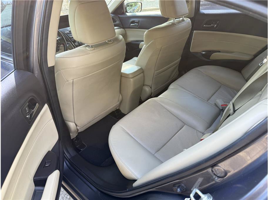 Used 2015 Acura ILX w/ Technology Package FWD image 11