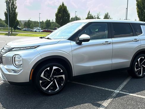 Used 2022 Mitsubishi Outlander SE image 14