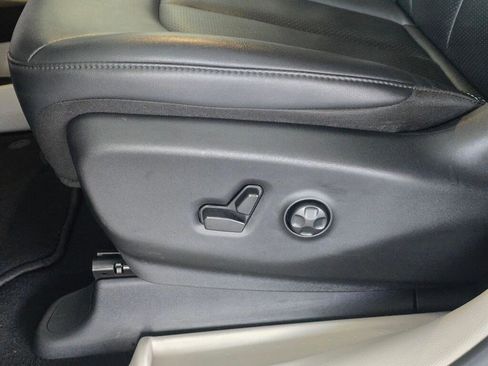 Used 2024 Chrysler Pacifica Touring-L image 24