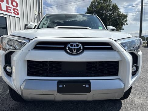 Used 2024 Toyota 4Runner TRD Off-Road image 3