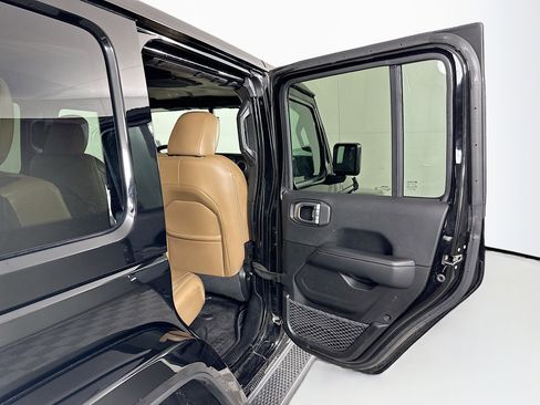 Used 2023 Jeep Wrangler Unlimited Sahara w/ Cold Weather Group AWD/4WD image 28