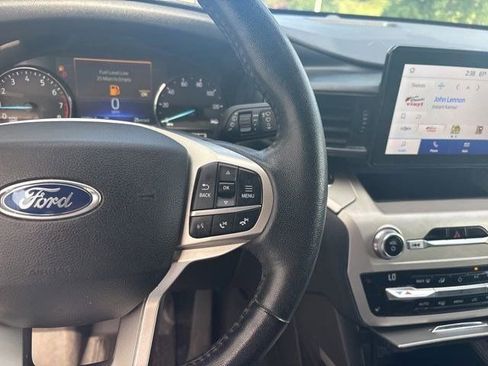 Used 2021 Ford Explorer XLT w/ Equipment Group 202A AWD/4WD image 18