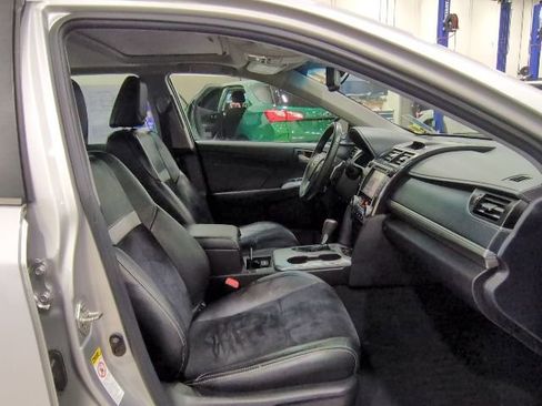 Used 2014 Toyota Camry SE w/ Leather Package image 13