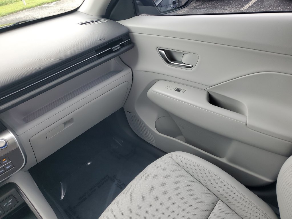 Used 2024 Hyundai Kona Limited FWD image 29