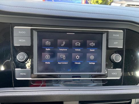Used 2024 Volkswagen Jetta SE FWD image 32