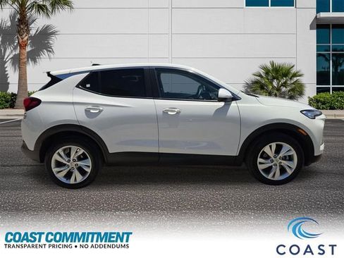 Certified 2024 Buick Encore GX Preferred w/ Comfort Package FWD image 5
