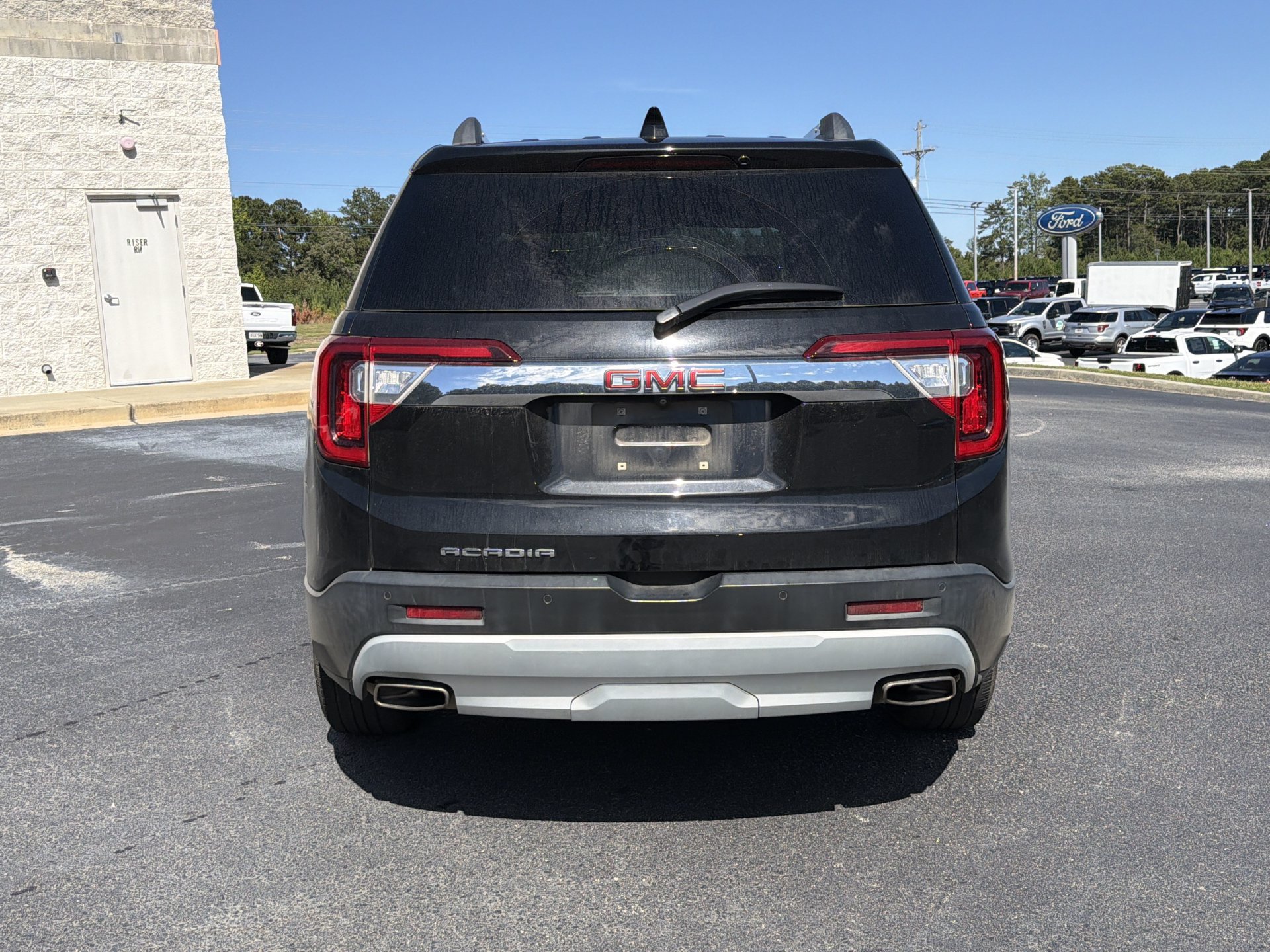 Used 2023 GMC Acadia SLE w/ Driver Convenience Package FWD image 17