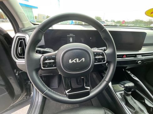 Used 2024 Kia Sorento S image 32