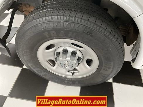 Used 2018 Chevrolet Express 2500 w/ Driver Convenience Package RWD image 8
