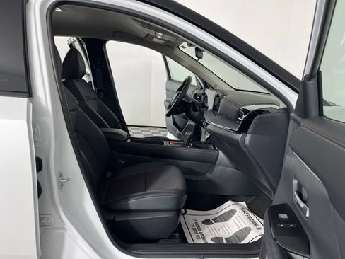 Used 2025 Nissan Kicks SR FWD image 39