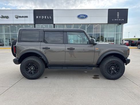 New 2026 Ford Bronco Badlands w/ Sasquatch Package AWD/4WD image 2