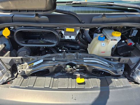 Used 2025 RAM ProMaster 2500 w/ Convenience Group image 12