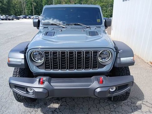 Used 2025 Jeep Gladiator Rubicon AWD/4WD image 13