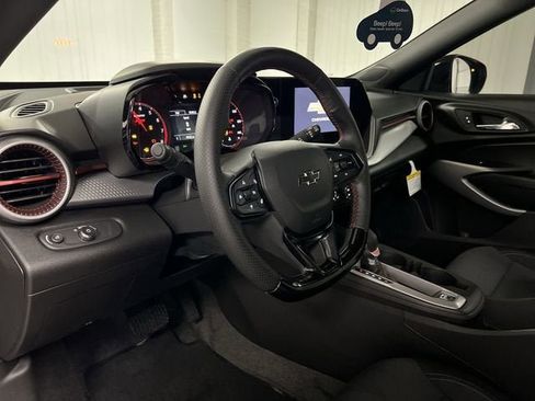Certified 2025 Chevrolet Trax RS w/ Driver Confidence Package FWD image 10
