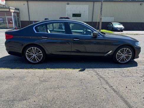 Used 2017 BMW 530i xDrive image 4