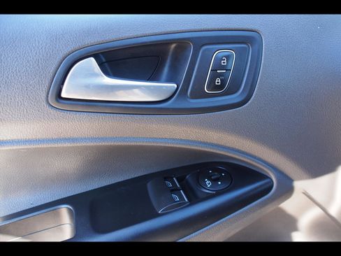Used 2021 Ford Transit Connect XLT image 16