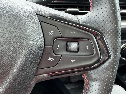 Used 2024 Chevrolet Trax RS w/ Sunroof Package FWD image 18