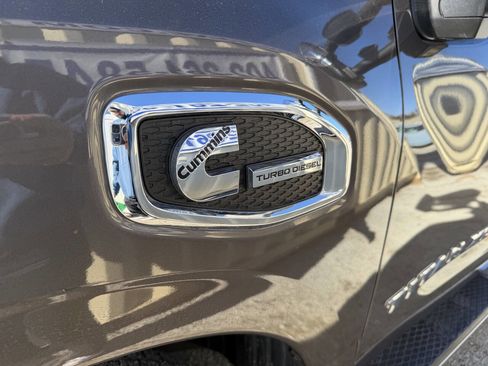 Used 2016 Nissan Titan SL image 8