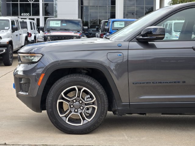 Certified 2022 Jeep Grand Cherokee Trailhawk AWD/4WD image 9