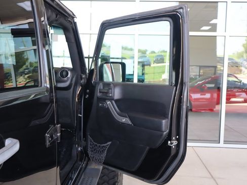 Used 2015 Jeep Wrangler Unlimited Sport w/ Quick Order Package 24S AWD/4WD image 40
