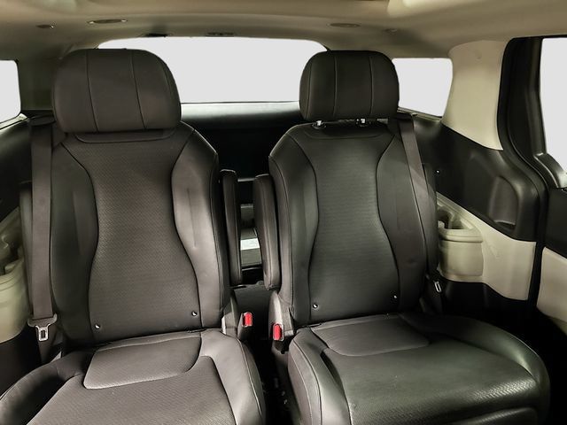 Used 2024 Kia Carnival SX Prestige FWD image 25