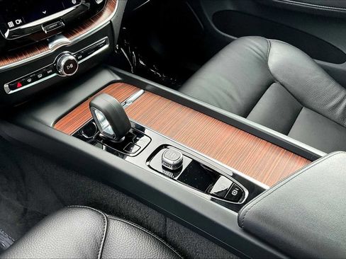 Certified 2023 Volvo XC60 B5 Plus w/ Protection Package Premier image 15