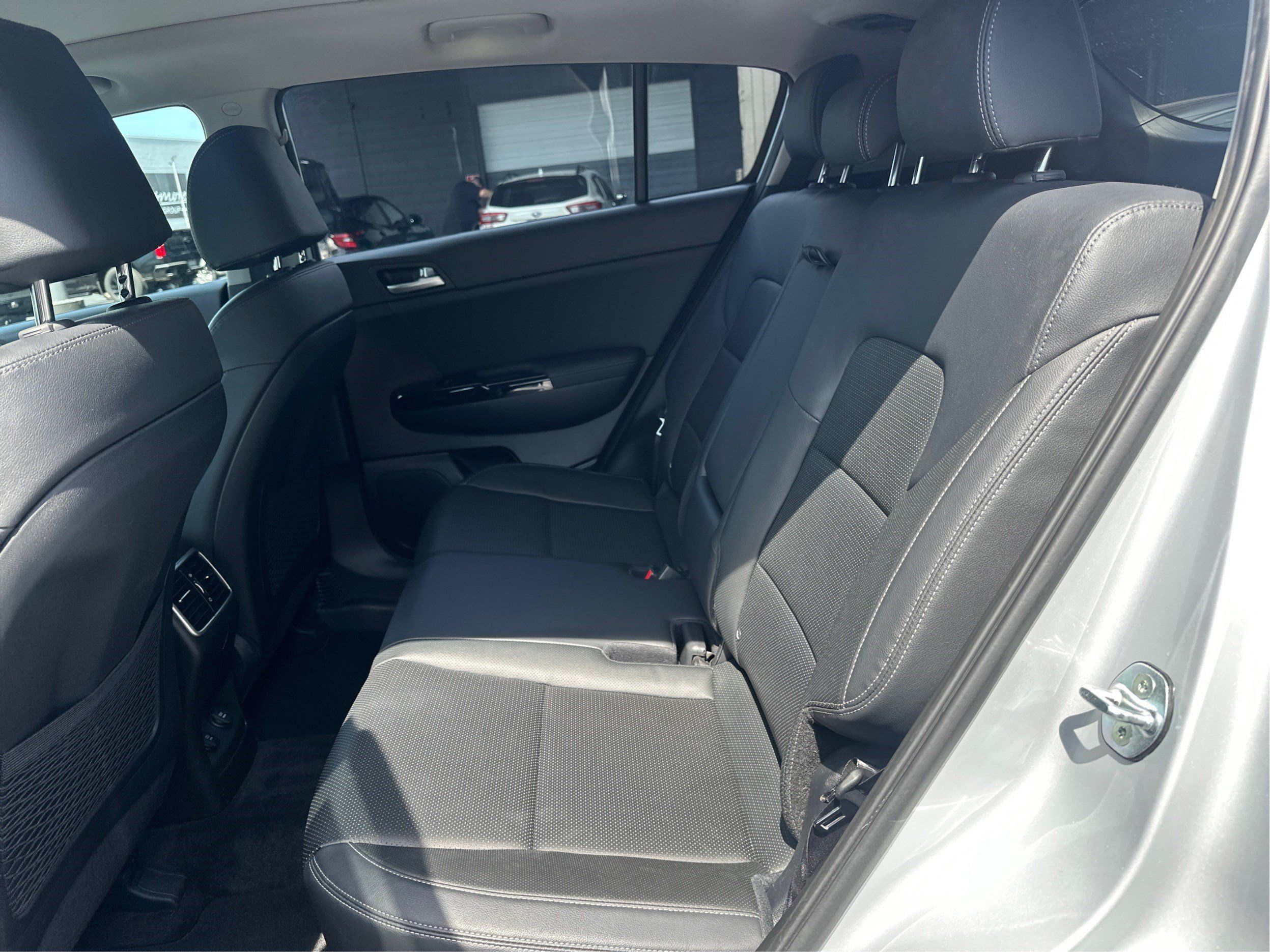 Used 2022 Kia Sportage EX AWD/4WD image 10