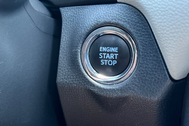 Used 2019 Toyota RAV4 XLE w/ Convenience Package FWD image 25