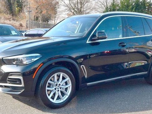 Used 2023 BMW X5 xDrive40i w/ Premium Package image 3