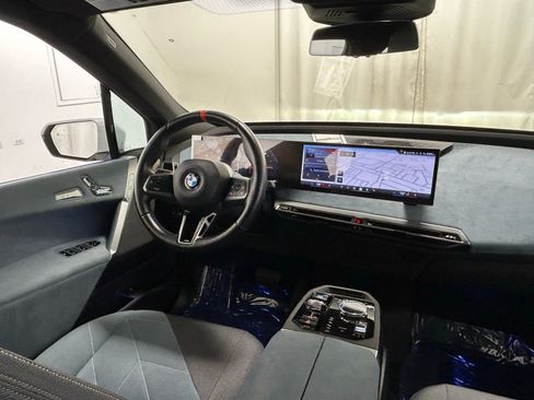 Used 2025 BMW iX M60 image 10