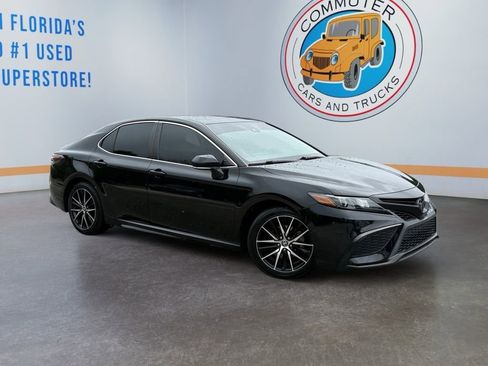Used 2022 Toyota Camry SE FWD image 8
