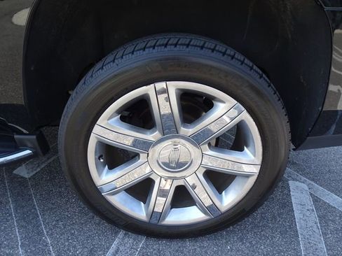 Used 2017 Cadillac Escalade Luxury AWD/4WD image 42