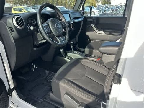 Used 2018 Jeep Wrangler Sahara w/ Connectivity Group image 13